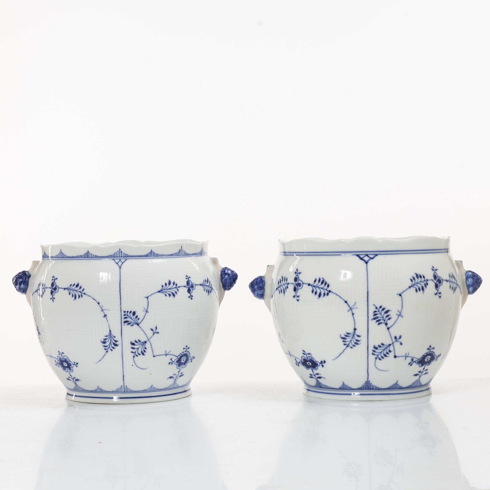 Royal Copenhagen, Outer sleeves, a pair, porcelain, "Musselmalet", model no. 126.
