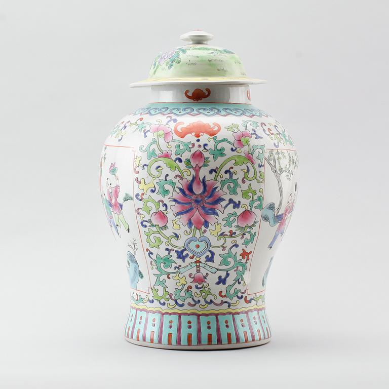 LOCKURNA, porslin, Kina, 1900-/2000-tal.