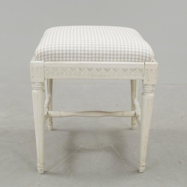 TABURETT, gustaviansk, 1700-talets andra hälft.
