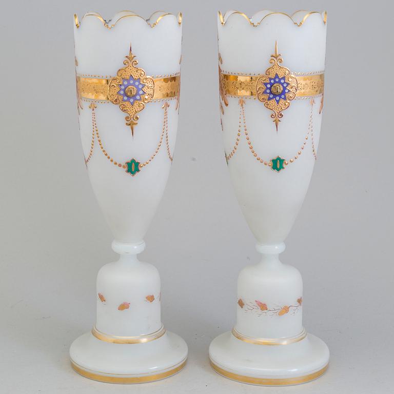 A PAIR OF LARGE GLASS VASES, second hgalf of the 19th century.