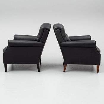 A pair of leather armchairs, early 20th century.