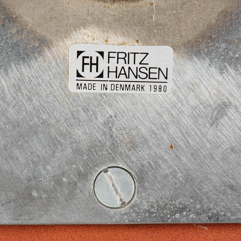 Arne Jacobsen, fåtöljer, ett par, "Svanen", Fritz Hansen, Danmark, 1980.