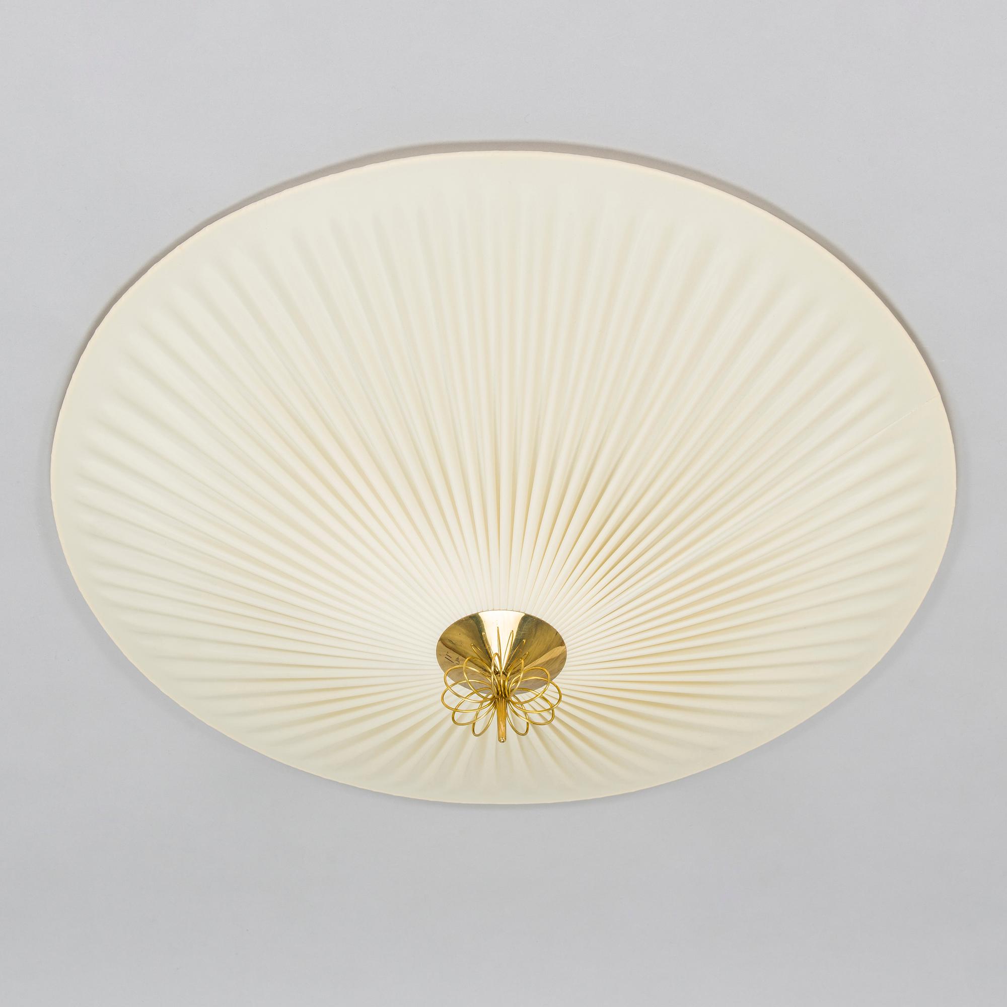 Paavo Tynell, taklampa / takplafond, modell 1076 / 80220, Idman 1900-talets mitt.