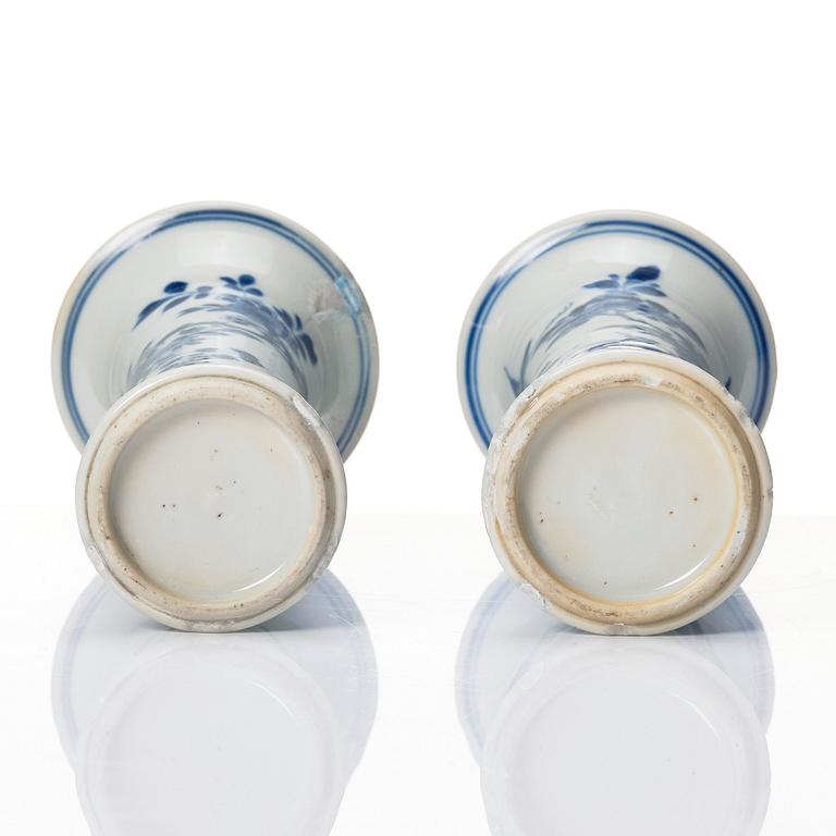 A pair of blue and white vases, Transition, 17th Century.