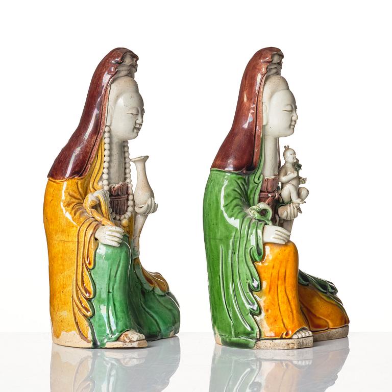 Two bisquit figurines of Guanyin, Qing dynasty, Kangxi (1662-1722).