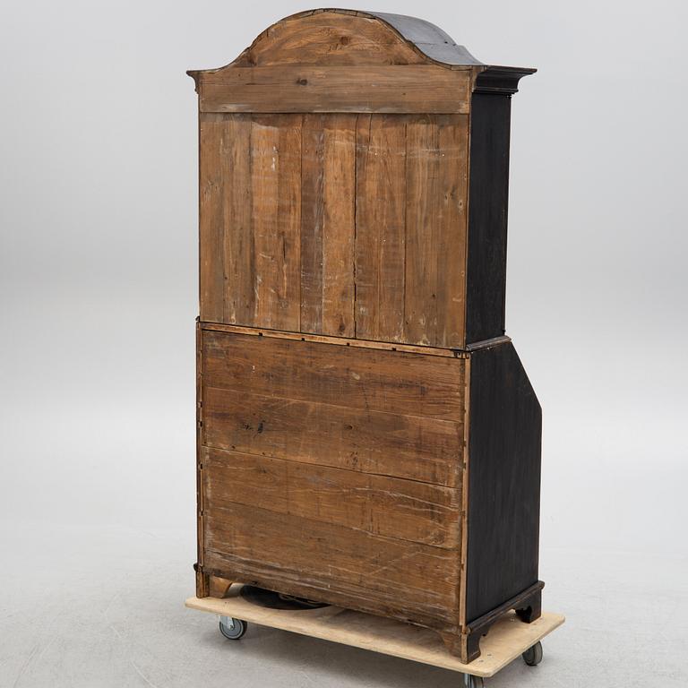 A writing cabinet, 18th/19th century.
