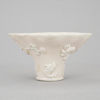 VINOFFERBÄGARE, blanc de chine, Kina, 1700-tal.