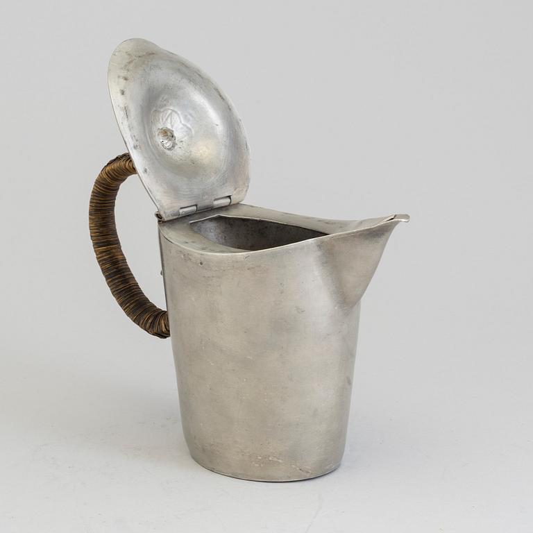 A signed pewter coffie pot by Tage Fougstedt, dated 1925.