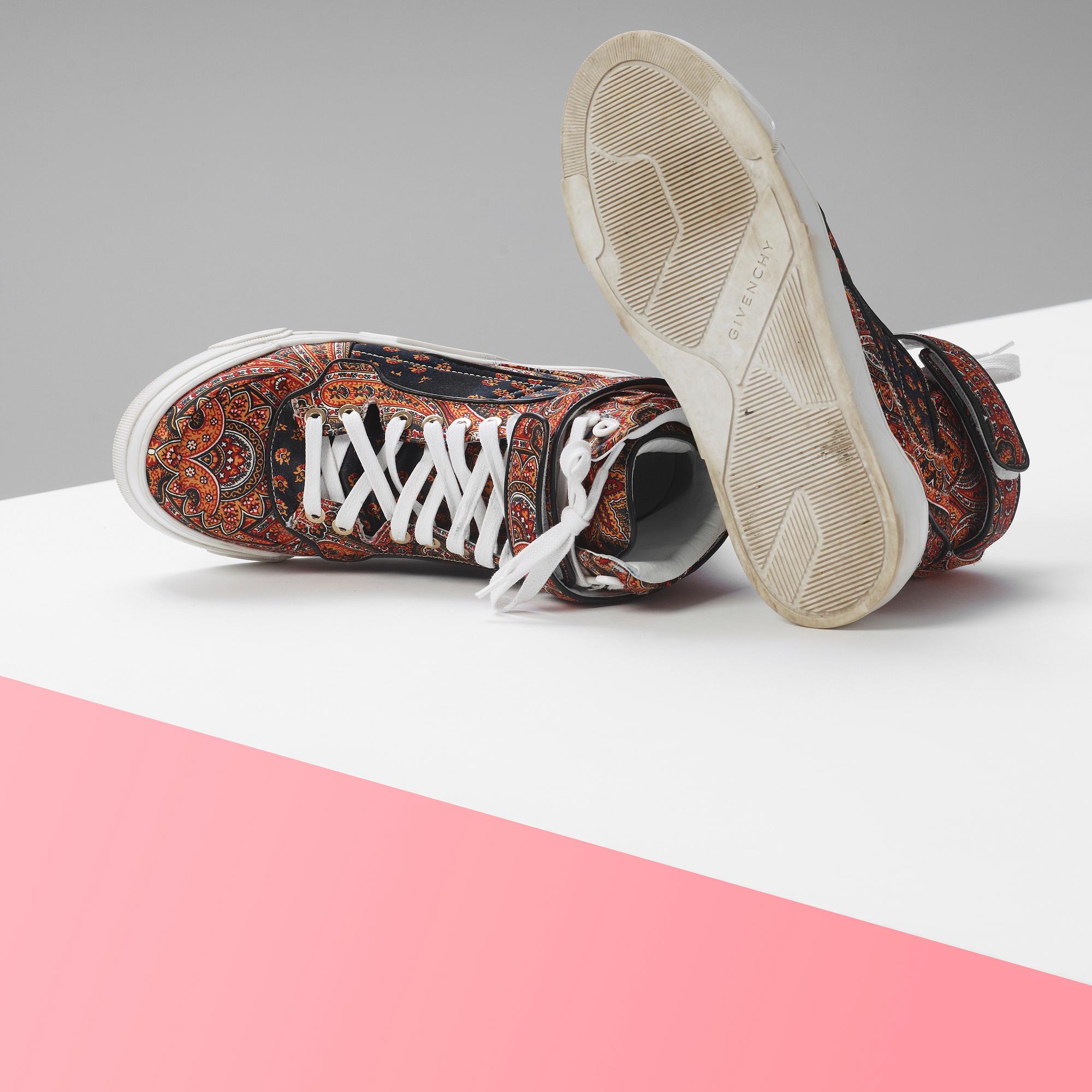 SNEAKERS, ett par, Givenchy. Storlek 35.