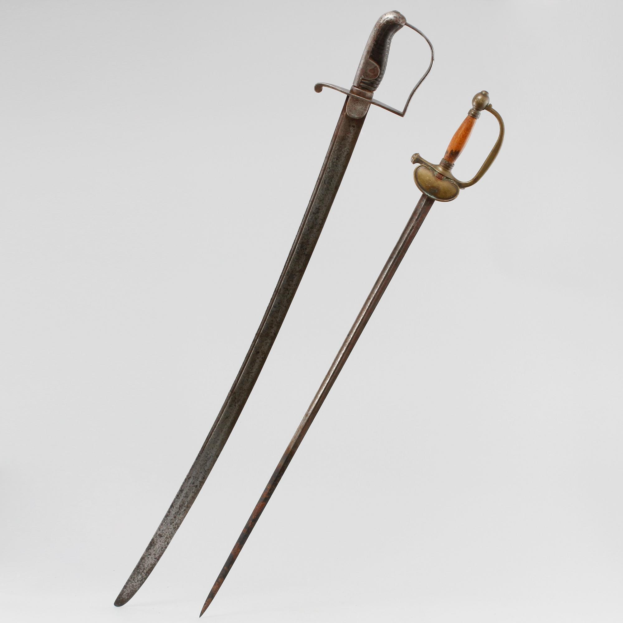 DRÄKTVÄRJA samt SABEL, 2 st, 1800-tal.