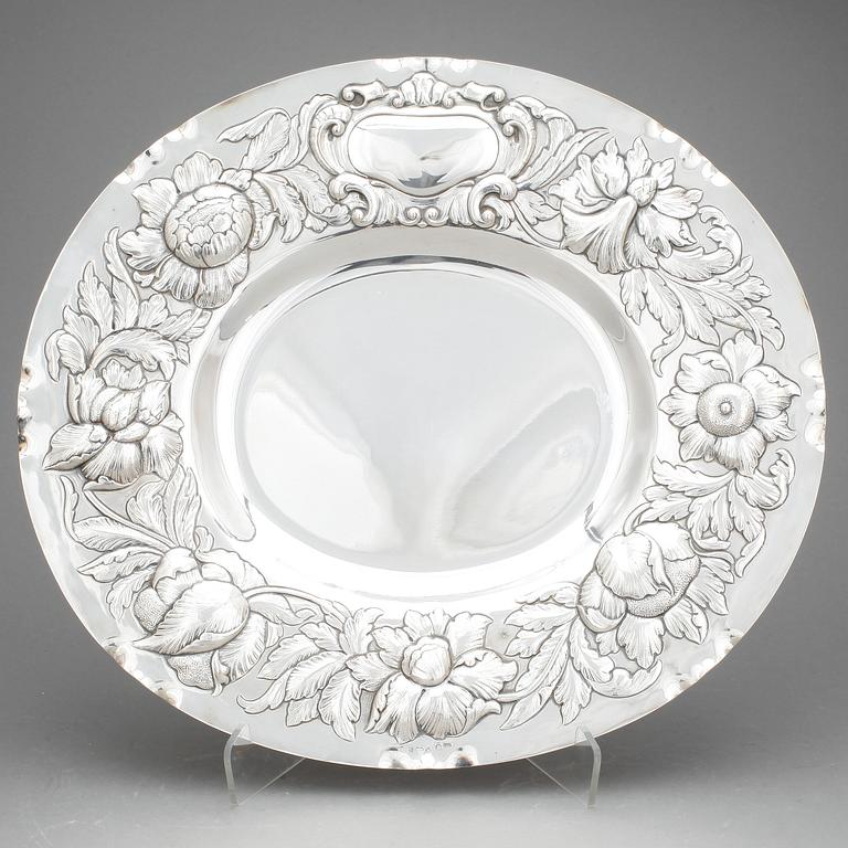 PRESENTERFAT, silver, Guldsmedsaktiebolalaget, Stockholm, 1934. Vikt ca 977 gram.