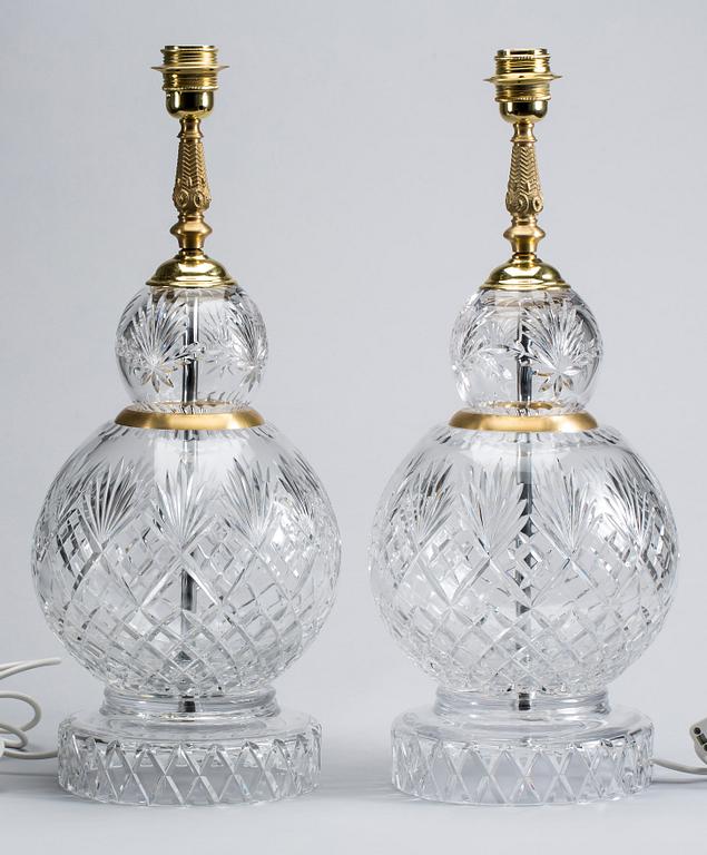 BORDSLAMPOR, ett par, formgivna och signerade av E.Moaven. Modern tillverkning.