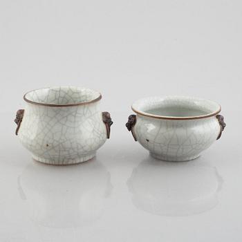 A Chinese ge glazed stoneware brush washer, a vase and two bowls, early 20th century.