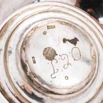 ISAAC SANDBECK, KASTIKEMALJA aluslautasella, hopeaa, Tukholma 1819.