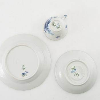 Service approximately 140 pieces "Blue Flower" Royal Copenhagen Denmark 20th century porcelain.