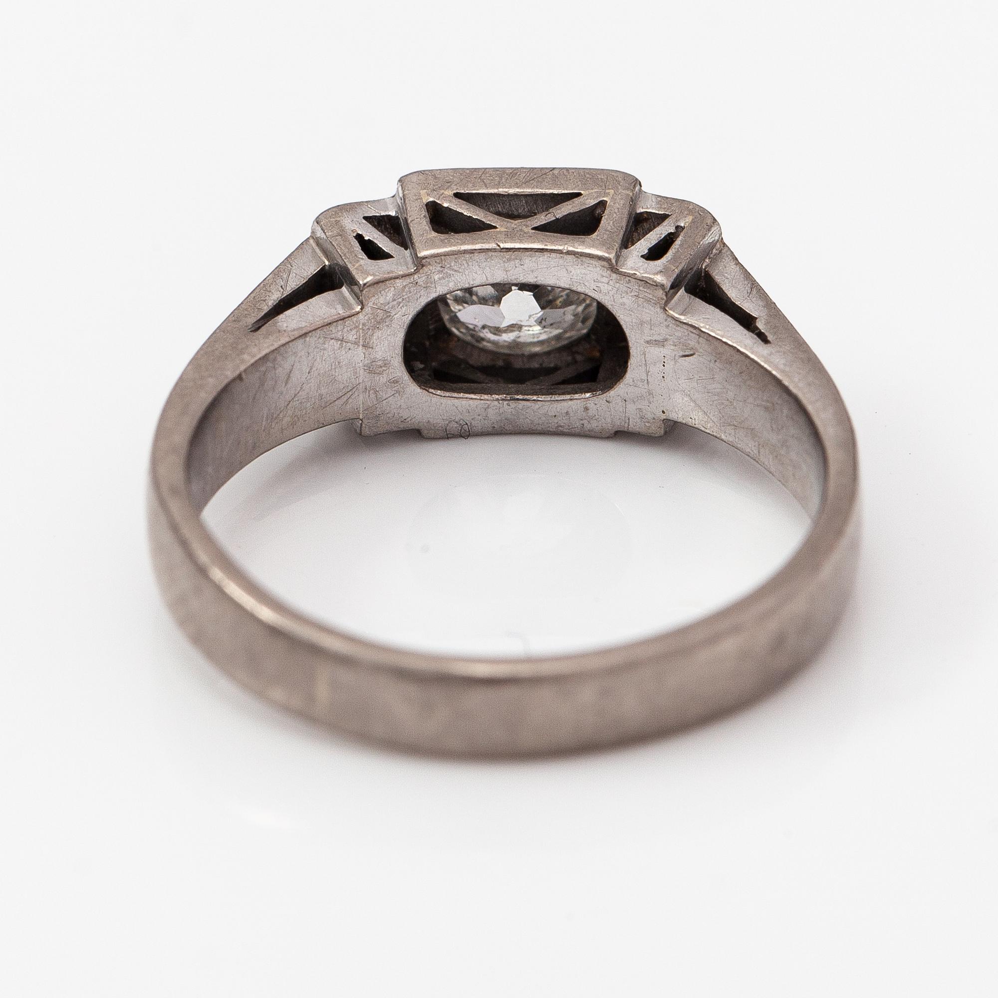 Ring, 18K vitguld, diamanter ca 0.76 ct tot. Sandqvist Gerdt Hartvig, Stockholm 1962.