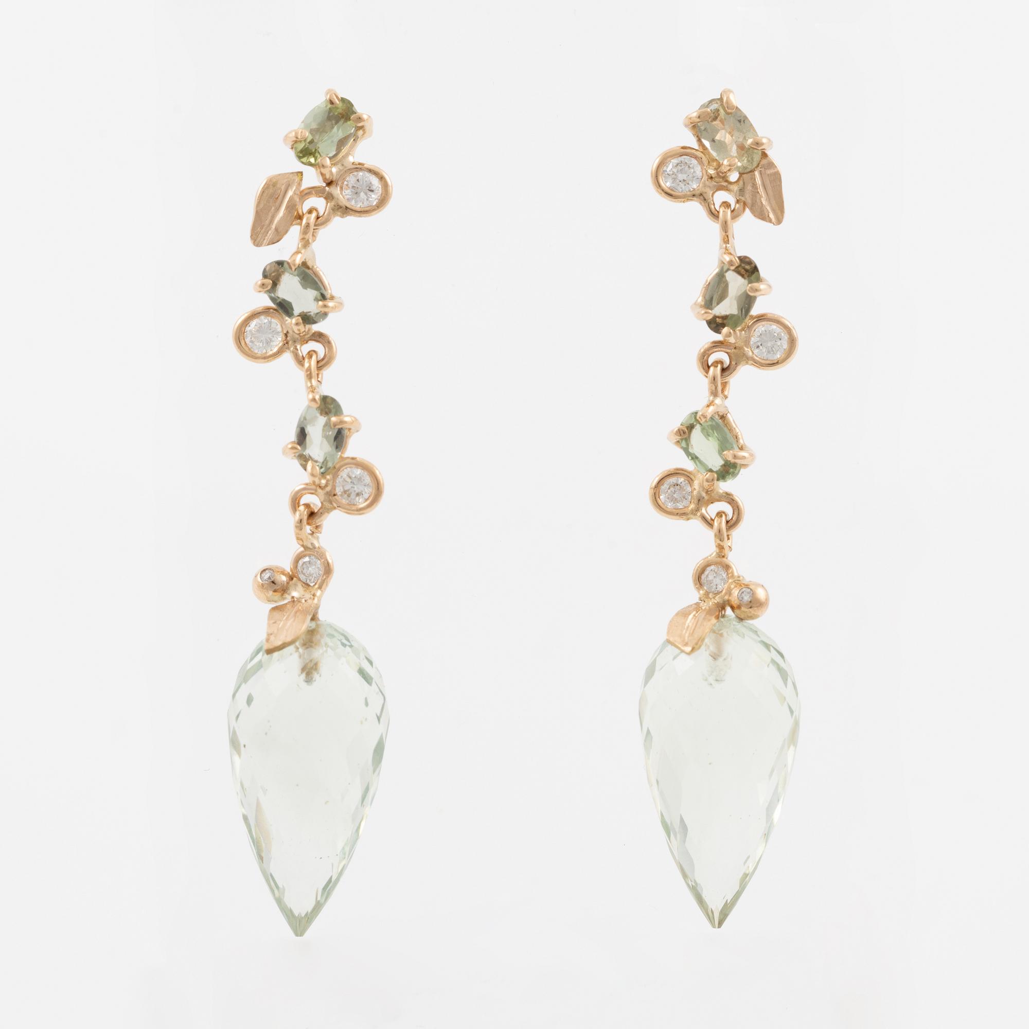 Earrings, Mandelstam, 18K gold with briolette-cut green quartz, green tourmalines, and brilliant-cut diamonds.