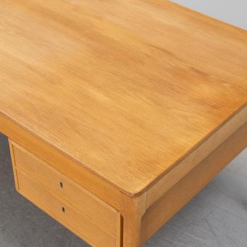 Yngvar Sandström, an oak desk, AB Seffle Möbelfabrik, second half of the 20th century.