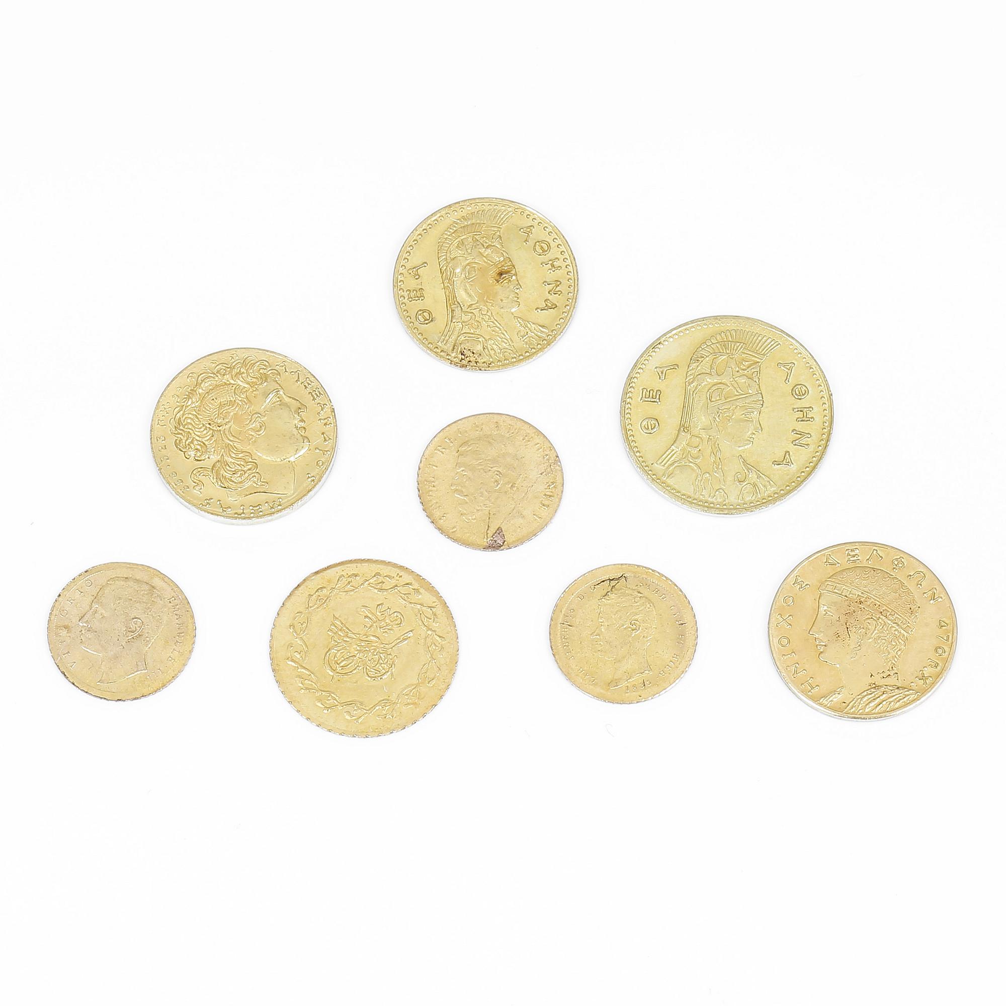 GULDMYNT, 8 stycken. Bl a Italien, Grekland och med arabisk text. 1800-1900-tal. Troligen ca 20 karat. Vikt ca 5,2 gram.