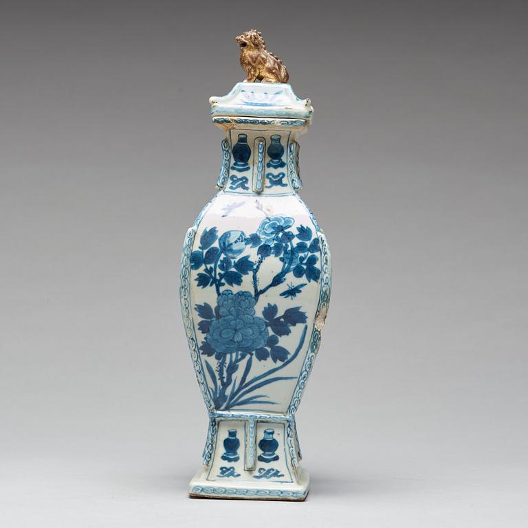 VAS med LOCK, porslin. Qingdynastin, Kangxi (1662-1722).