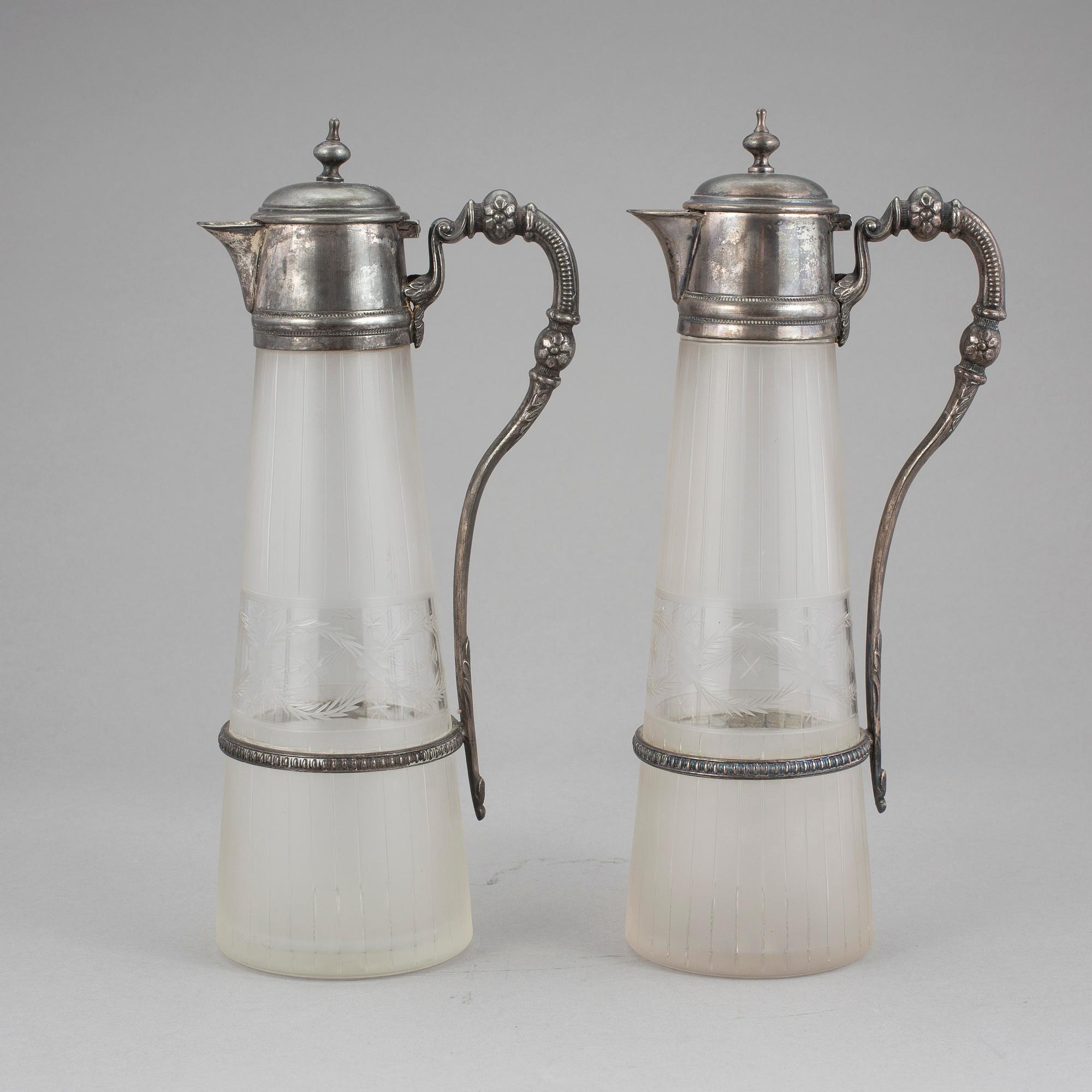 VINKARAFFER, ett par, omkring år 1900.
