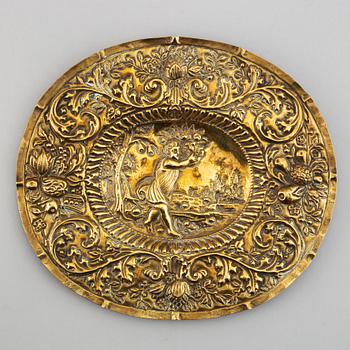 Presenterfat, mässing. Barock, omkring 1700.