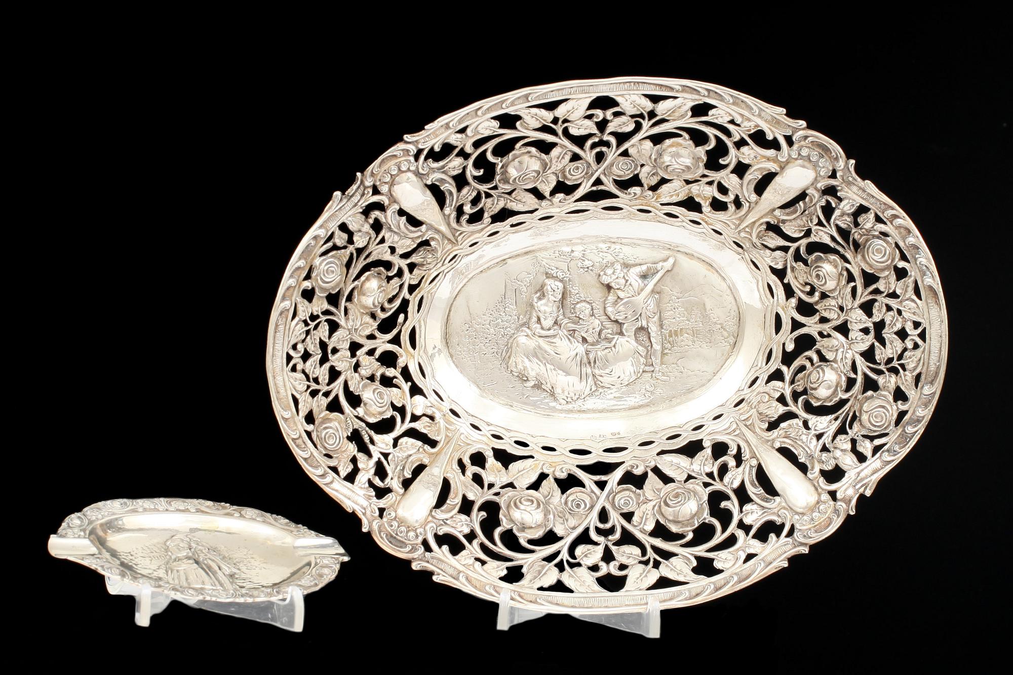 GALLERSKÅL samt ASKFAT, silver. 1900-tal. Tot vikt 351 g.