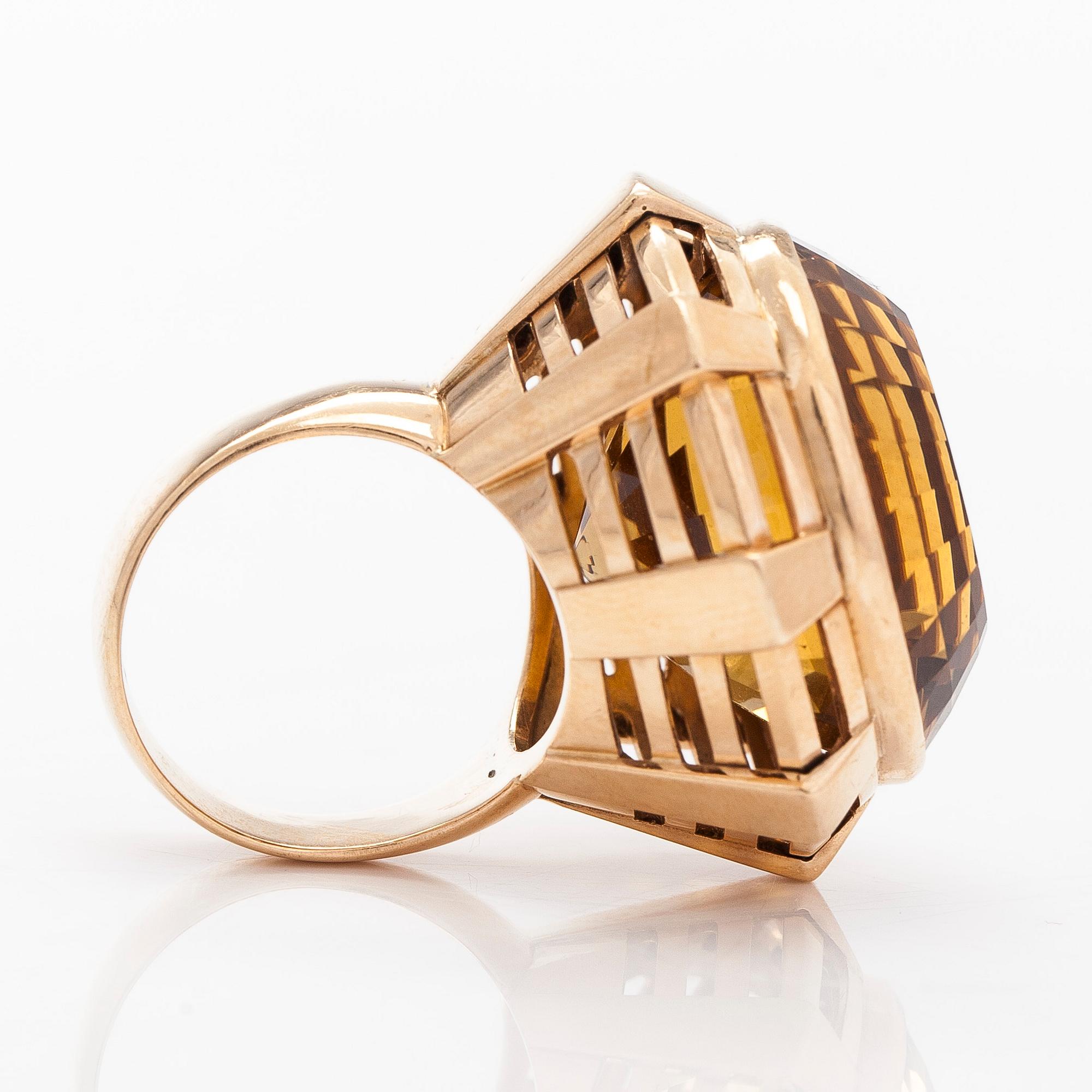 Sormus, 14K kultaa ja sitriini. Kaisaniemen Kello ja Kulta 1964. .