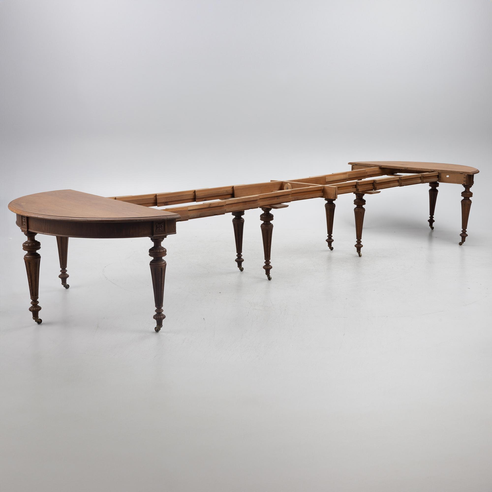 Matbord, gustaviansk stil, omkring 1900.