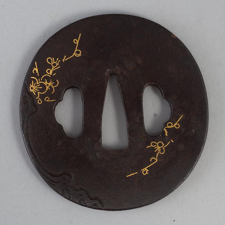 A Japanese iron tsuba. Edo (1603-1868).