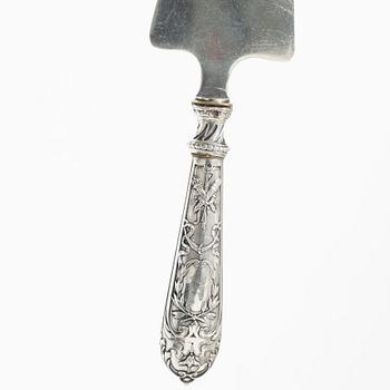 A French silver cake server, mark of Edouard Ernie, Paris after 1882.
