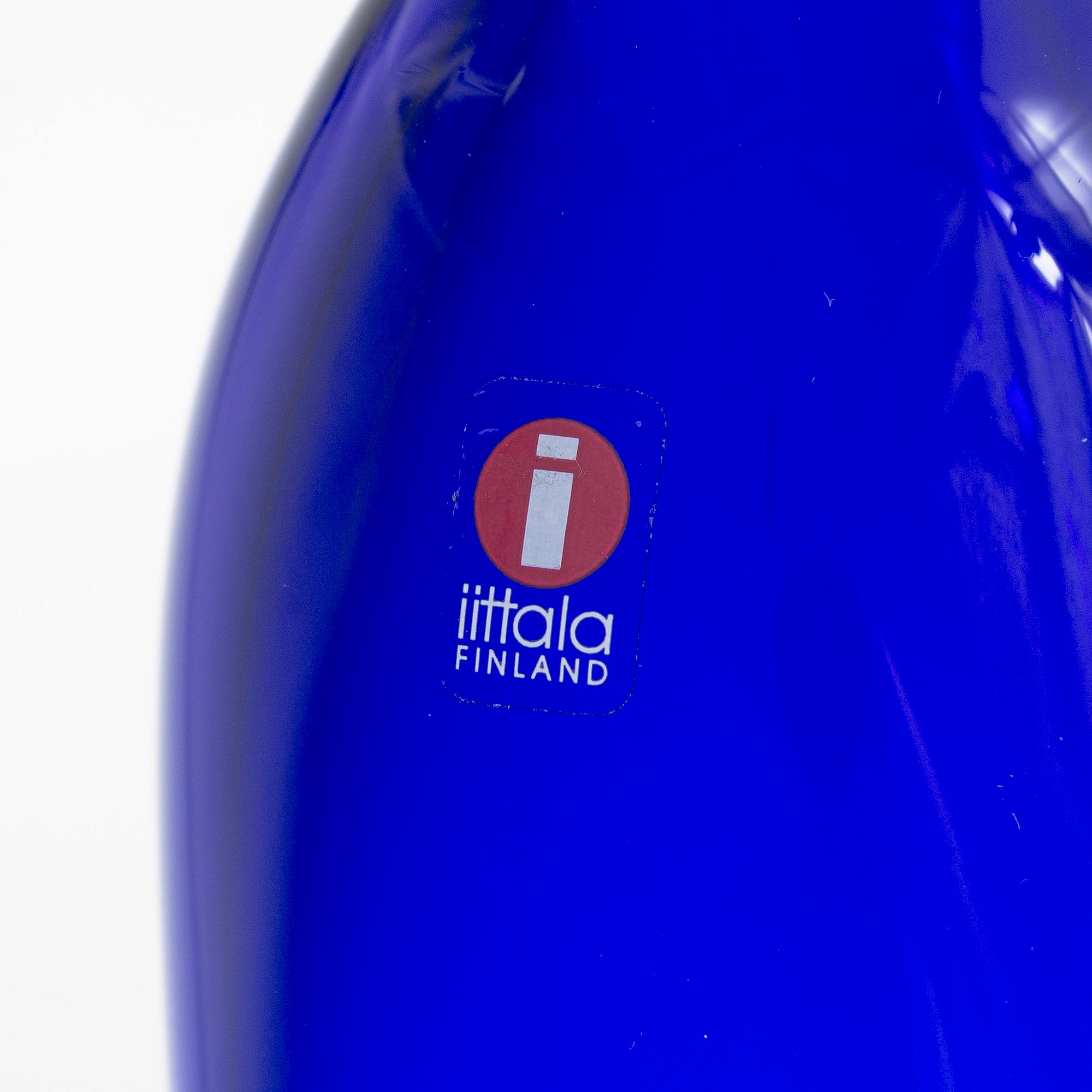 Oiva Toikka, two glass bottles, signed Oiva Toikka Nuutajärvi 168/2000 and 398/2000.