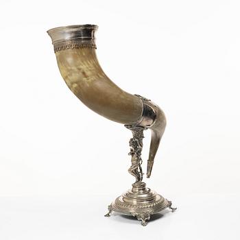 Dryckeshorn, montering i nysilver, omkring år 1900.