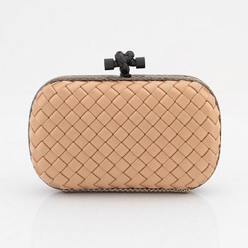 Bottega Veneta,  "Knot bag Poussin", clutch.