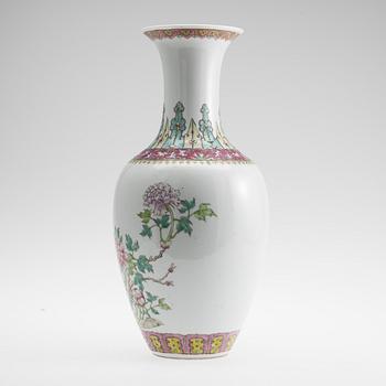 VAS, porslin, Kina 1900-talets första hälft.