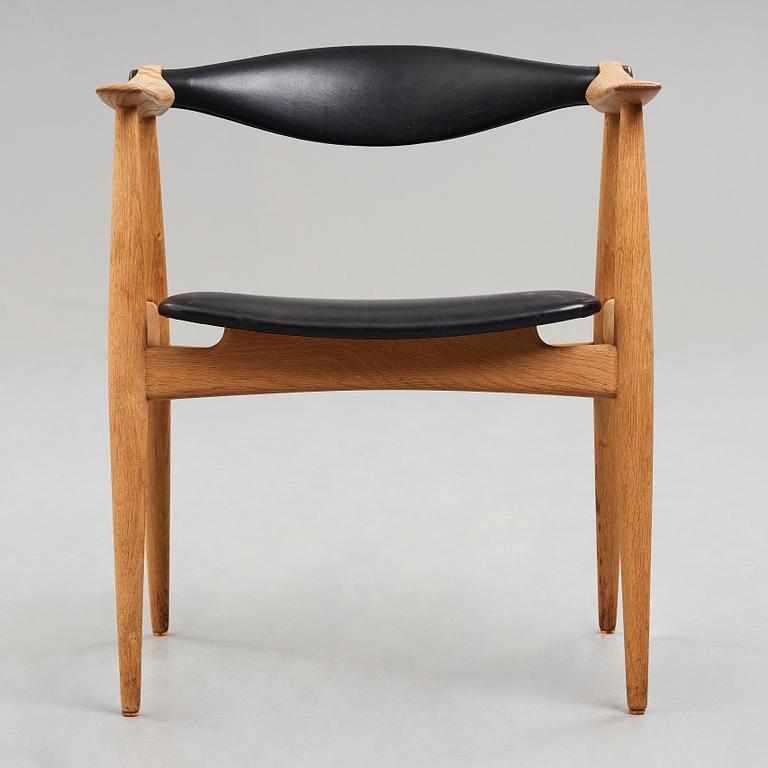 HANS J WEGNER, karmstol "Åget", modell "CH-34", Carl Hansen & Søn, Danmark 1960-tal.