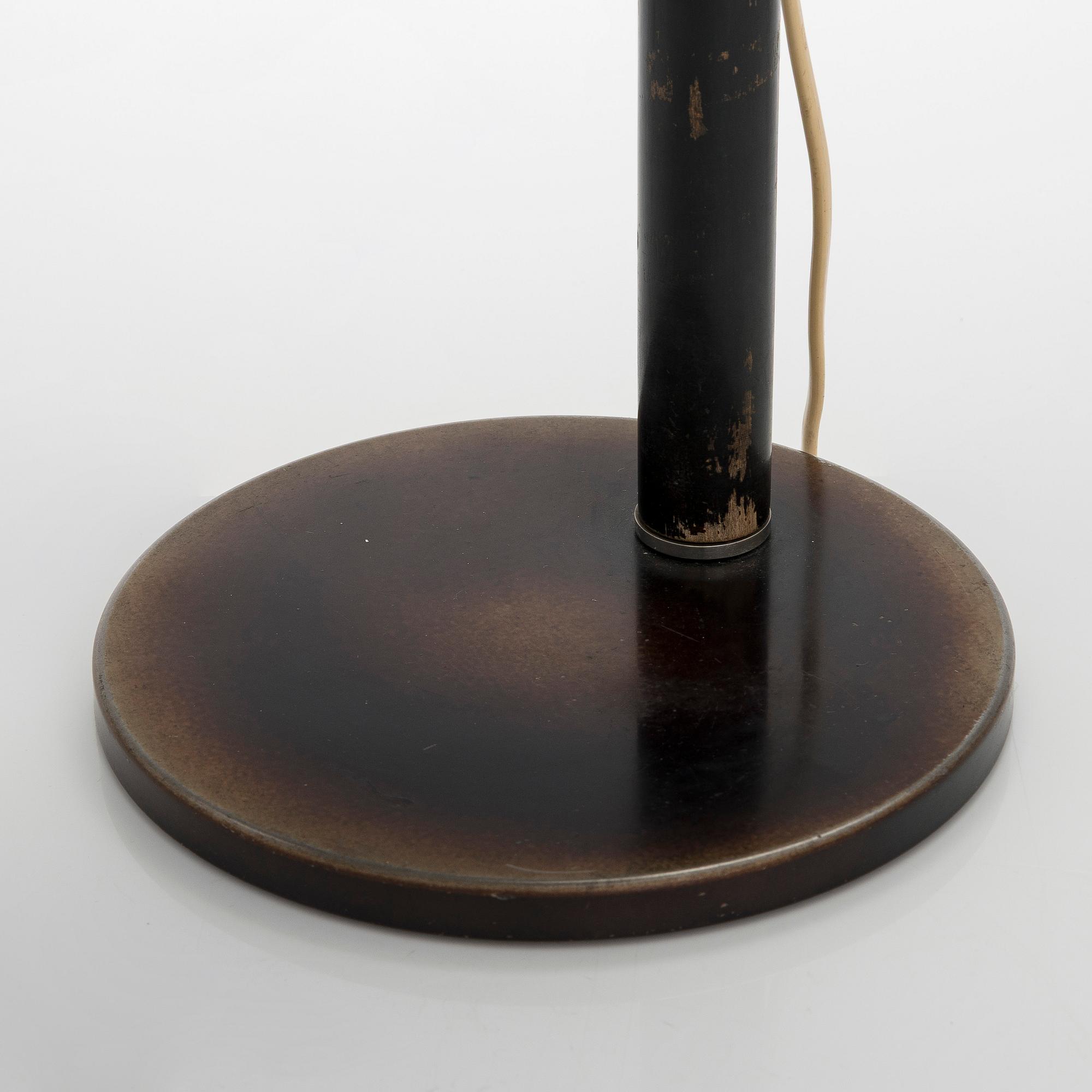Paavo Tynell, bordslampa, beställningsarbete Taito 1938.