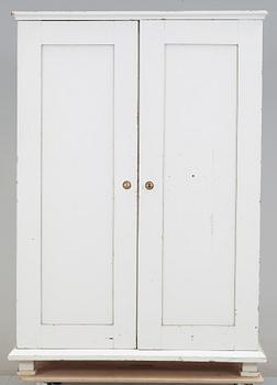KLÄDSKÅP, delvis 1800-tal.