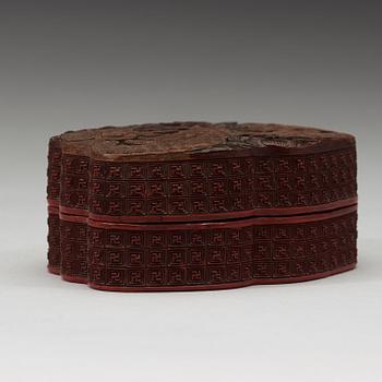 A lacquer box with cover, Qing dynasty (1644-1912).