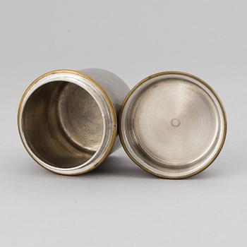 BURK MED LOCK, tenn. Svenskt Tenn, Stockholm, 1955.