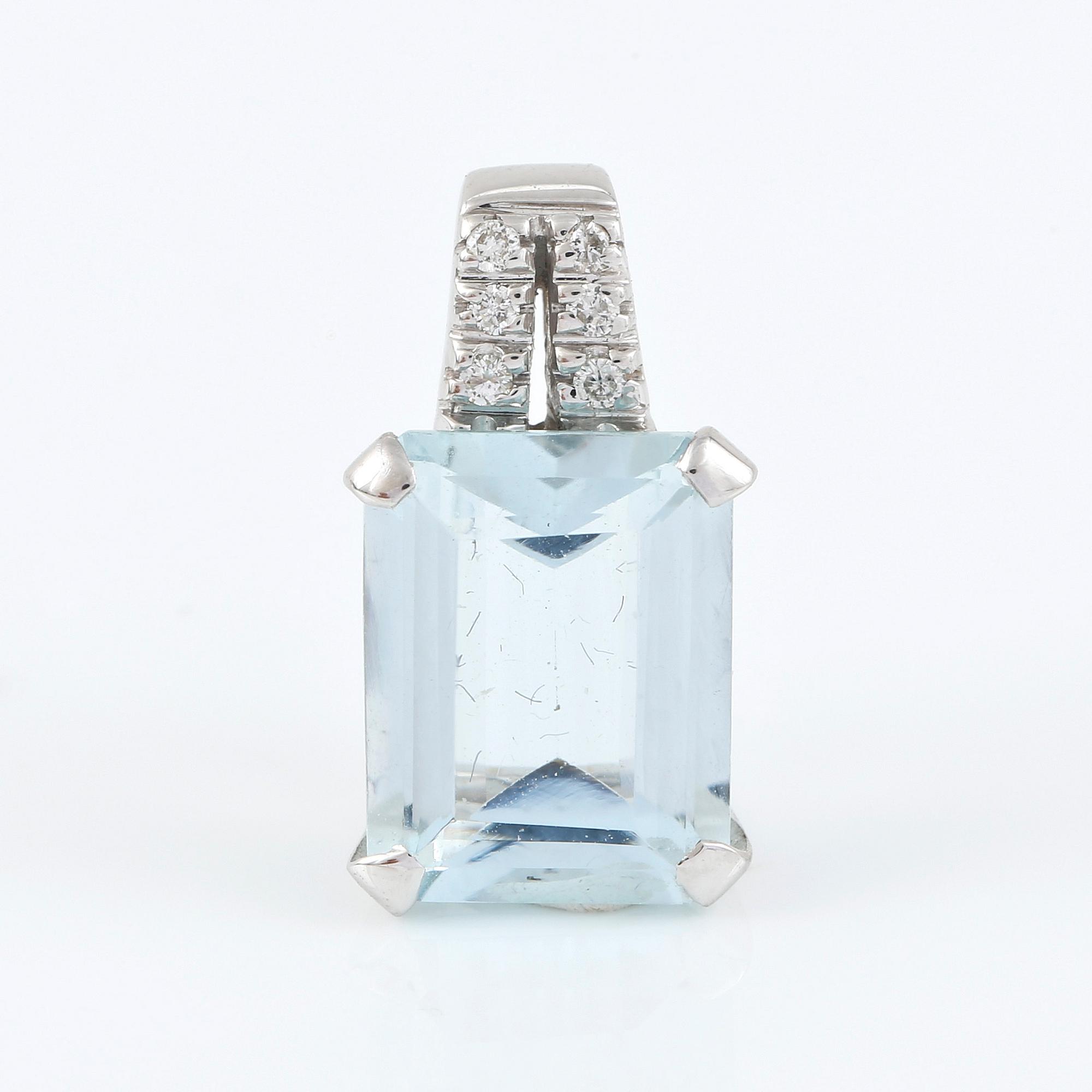HÄNGE, 18K vitguld med smaragdslipad akvamarin ca 1.95ct.