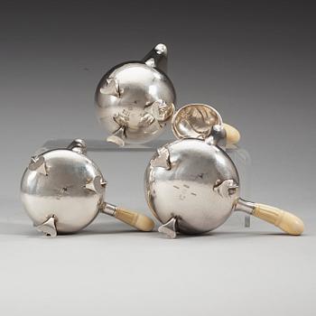 GEORG JENSEN, chokladkanna samt två st gräddkannor, "Magnolia/Blossom, Köpenhamn 1925-32 samt 1933-44,