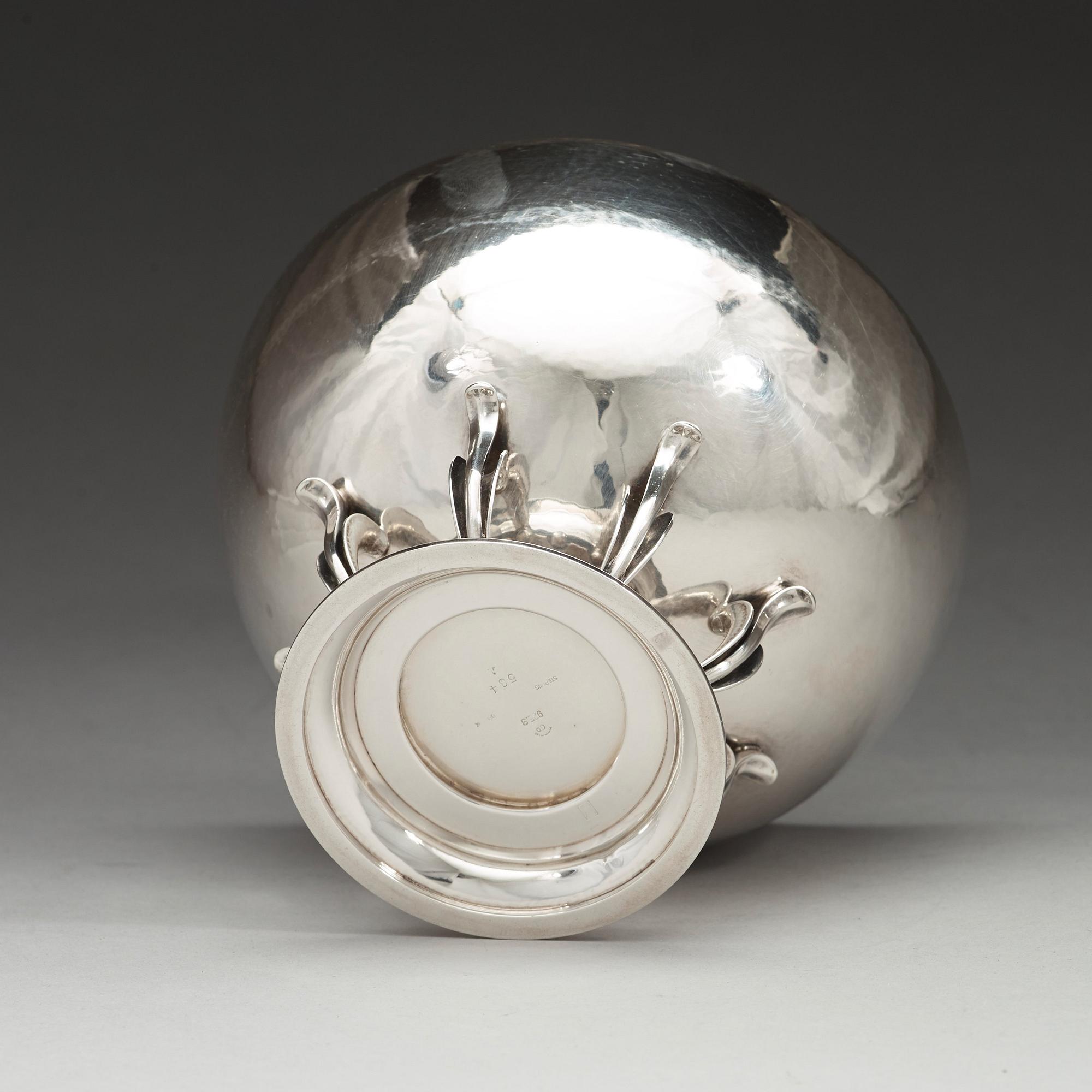 GUSTAV PEDERSEN, skål, Firma Georg Jensen, Köpenhamn 1925-32, sterling. design nr 584A.