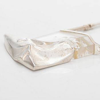 Björn Weckström, kaulakoru, "Talvipäivä", sterlinghopeaa ja akryyli, Lapponia 1991.