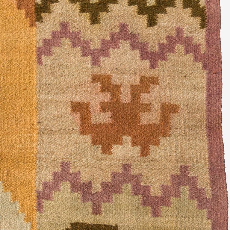 Karvalankamatto, 1930-luku. Noin 204 x 307 cm.