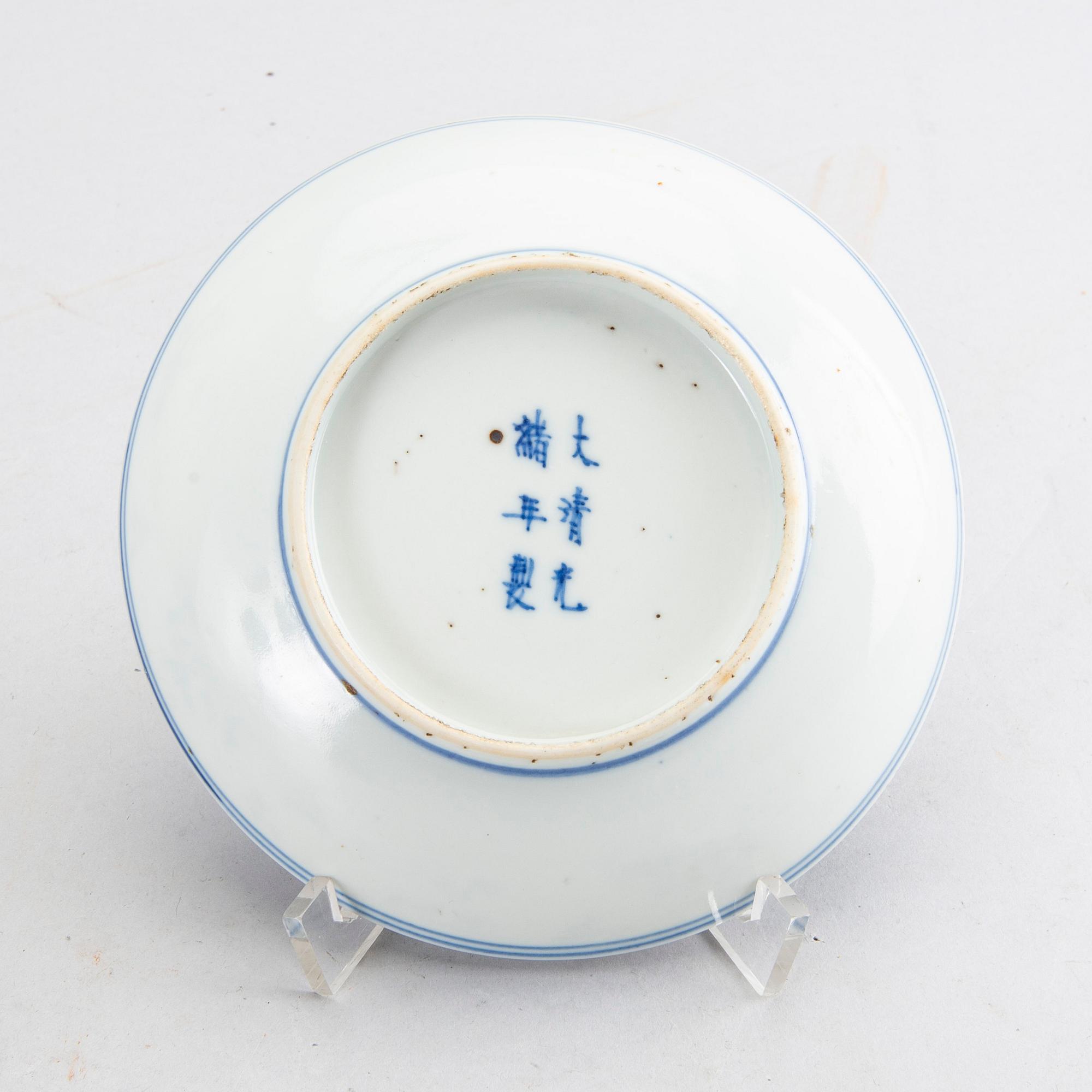 A Chinese Guangxu porcelain plate.