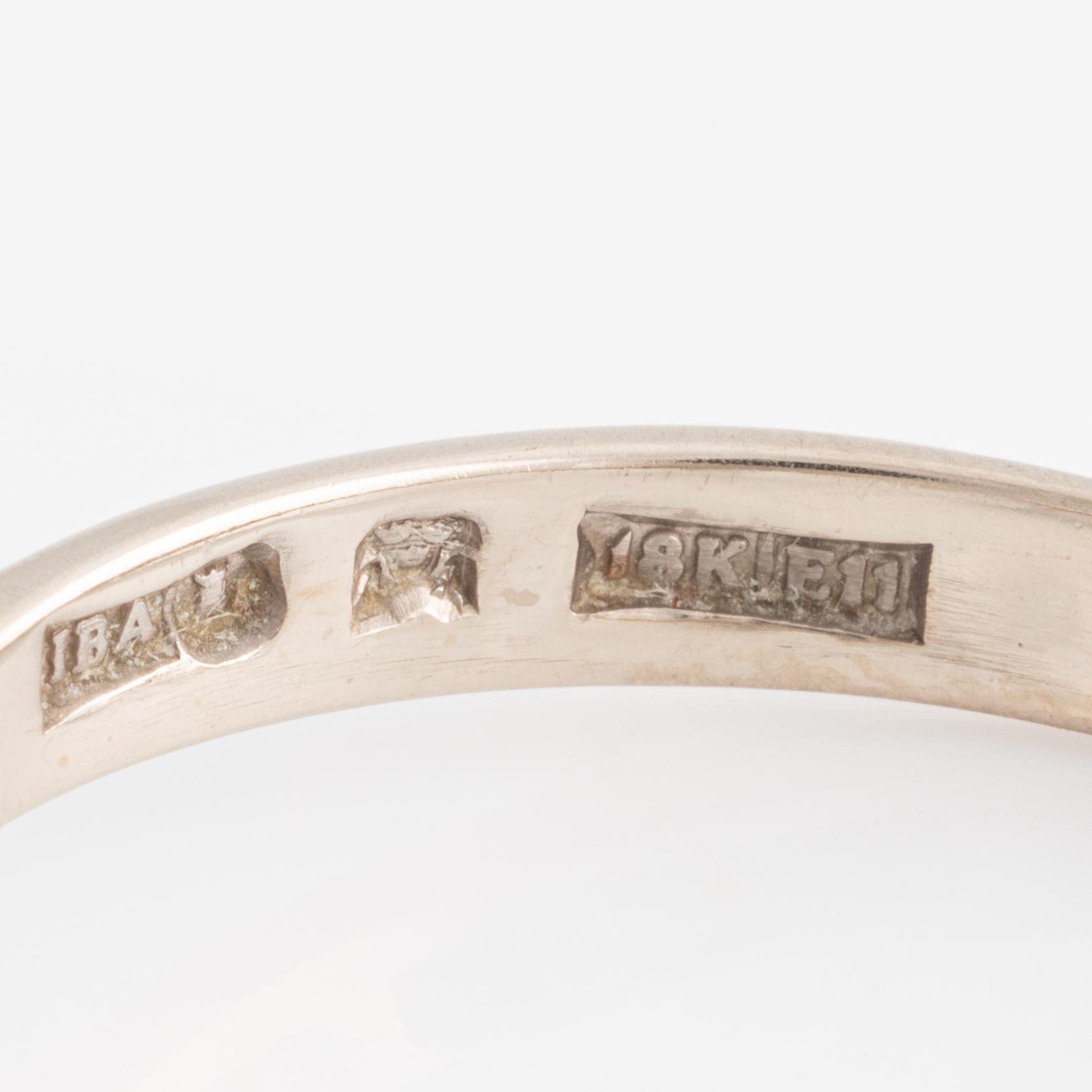 Ring, sibling ring, 18K white gold with two brilliant-cut diamonds.