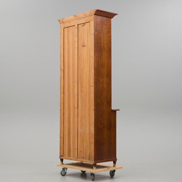 BOKSKÅP, empirestil, 1900-talets första hälft.