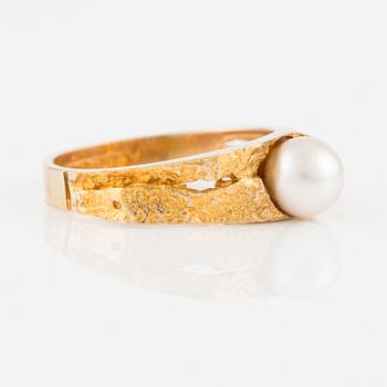 Björn Weckström, ring, "Lappland's Spring" 14K gold with cultured pearl, Lapponia 1975.