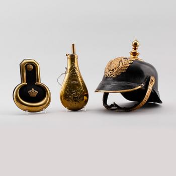 POLISKASK, EPÅLETT SAMT KRUTHORN, 1800-/1900-tal.